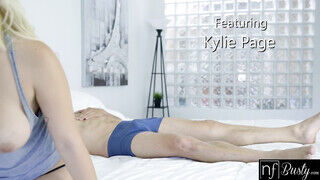 Kylie Page a méretes tőgyes barinő