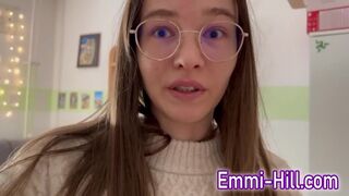 Fiatal egyetemista nőci extrém spriccelése tanárral