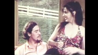 John Holmes nyalja a csajszi szaftos punáját a retro pornóban
